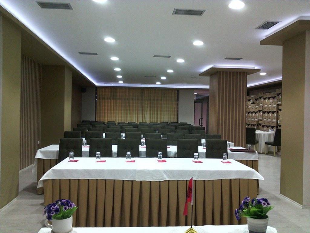 Hotel Pogradeci מראה חיצוני תמונה
